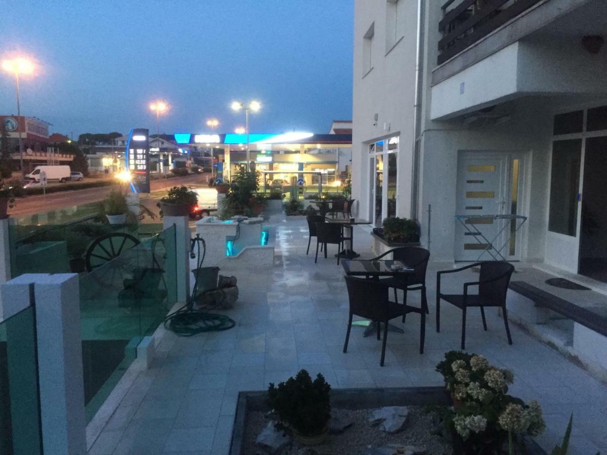 Yela Appartement Zadar Buitenkant foto